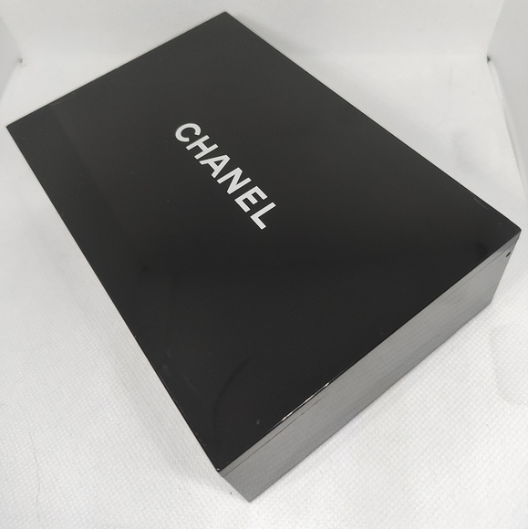 CHANEL Black Jewelry Organizer With Mirror - Picture 1 of 6